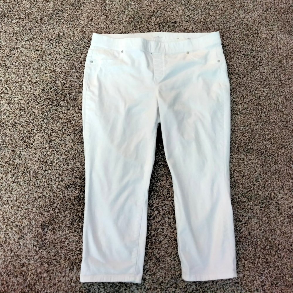 White crop jeans